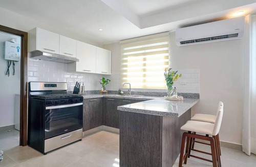 Bella Vista Apartment | ®(The~LUX~Natural~Art) @DowntownSD +Pool+Gym+2BR