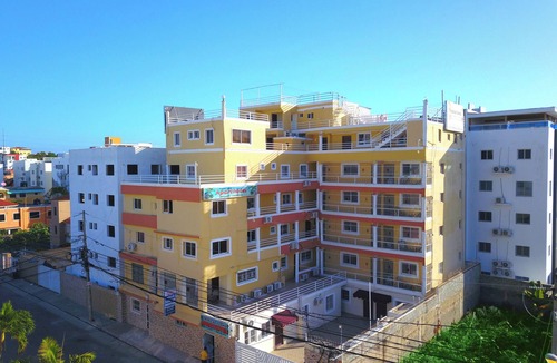 Corales del Sur House | Room-single Room With Queen Bed Near SDQ