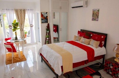 Los Maestros Condo | Royal Terrace Queen I