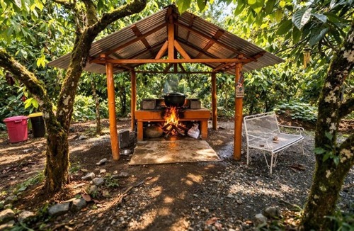 Bonao Cabin | Rustic Mountain Cabin Retreat Stunning Views is located in Bonao