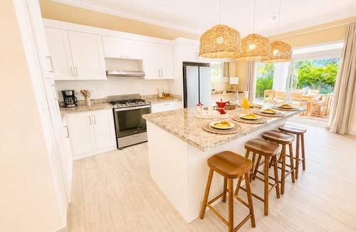 Playa Chiquita Villa | Seahaven | Pool, Rooftop, & Sleeps up to 7