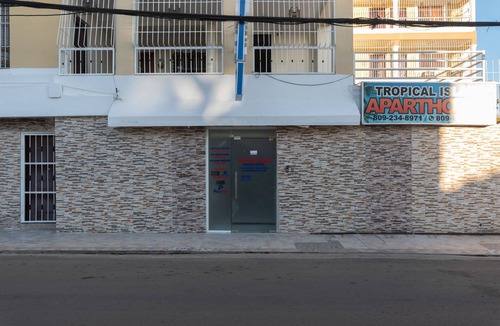 Corales del Sur House | Single Room with Queen Bed Near SDQ Airport Fast Wi-Fi