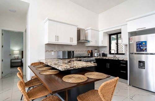 La Mulata House | Soaring Pool Villa Detached Pool Casita