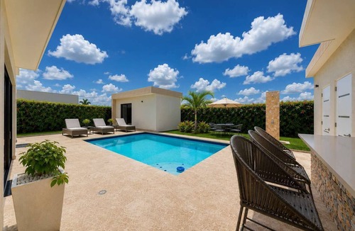 La Mulata House | Soaring Pool Villa Detached Pool Casita