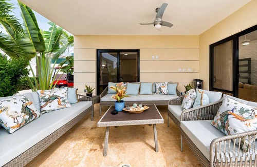 La Mulata House | Soaring Pool Villa Detached Pool Casita