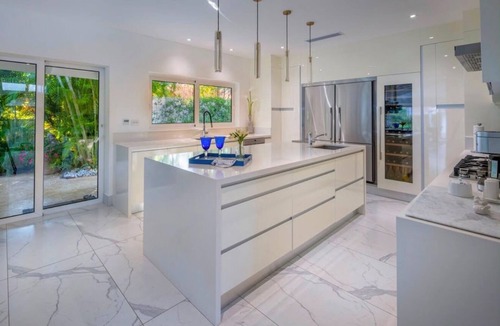 Los Lagos House | Sophisticated Villa Steps from the Beach