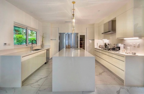 Los Lagos House | Sophisticated Villa Steps from the Beach