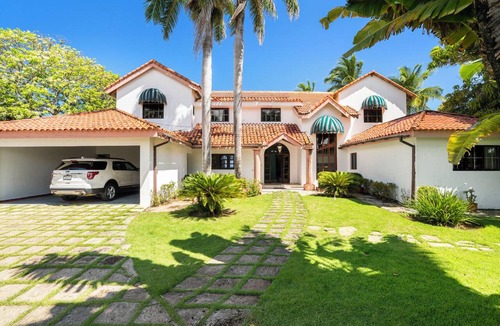 Playa Chiquita House | Spacious Oceanfront Villa with Pool · 24/7 Security & Daily Housekeeping