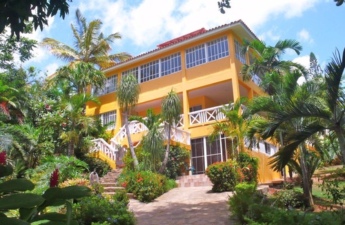 Costambar Apartment | Studio AC In A Tropical Garden, 2 minutes walk to the beach