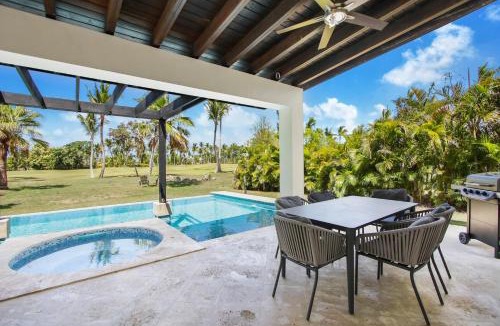 Bavaro Villa | Stunning 3-Bedroom Villa with Pool, Jacuzzi and Maid near Bavaro Beach