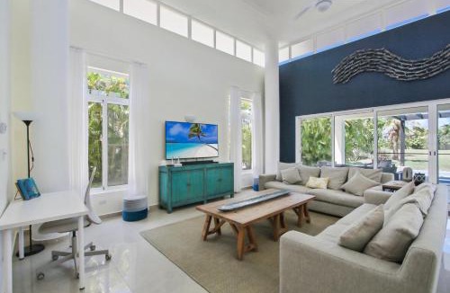 Bavaro Villa | Stunning 3-Bedroom Villa with Pool, Jacuzzi and Maid near Bavaro Beach