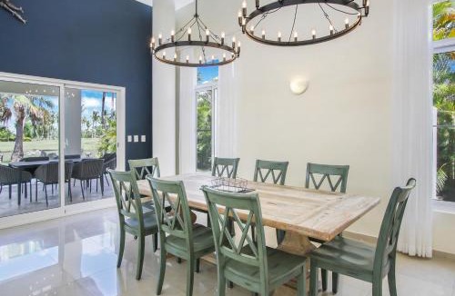 Bavaro Villa | Stunning 3-Bedroom Villa with Pool, Jacuzzi and Maid near Bavaro Beach