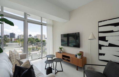 Ensanche Quisqueya Apartment | Sunny 1BR Piantini Retreat Near Blue Mall, Sauna & Pool