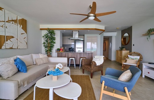 Villas Del Mar Apartment | ®{Sunset~Glow~Retreat}@Marbella +Beachfront+Pool