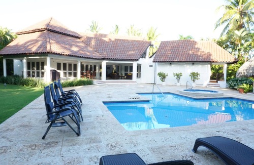 Los Mangos Villa | Tropical Luxury Villa 2 min to Minitas Beach!