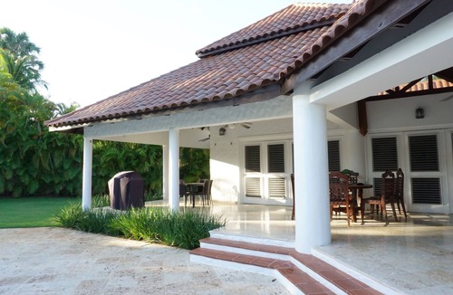 Los Mangos Villa | Tropical Luxury Villa 2 min to Minitas Beach!
