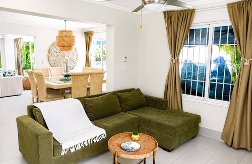Villas Del Mar Villa | Tropical Villa near Beach with Private Jacuzzi & Pool