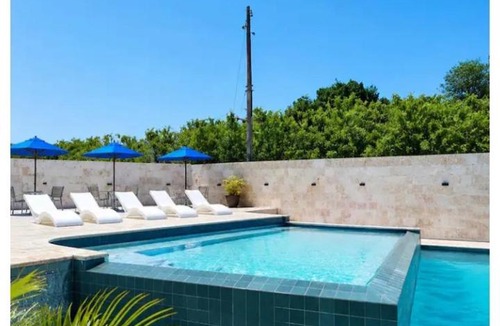 Villas Del Mar Apartment | Upgrade A Primera Linea De Playa Con Hermosas Áreas Sociales Frente Al Mar - Piscina, Jacuzzi, Gazebos, Area De BBQ, Ducha De Exterior, Baños, Wifi, Netflix, Parqueo, Seguridad y Control de Acceso las 24 Horas