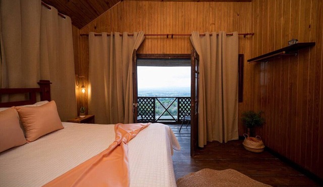 #1 Villa for Events, BBQ, Pool, City View, Nature