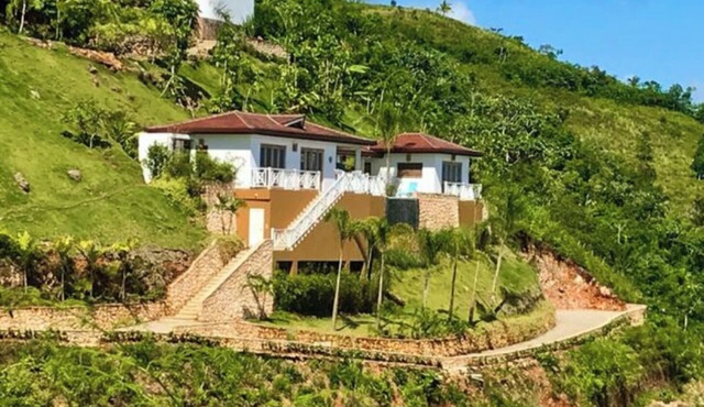 2-bedroom house with ocean views, an infinity pool, and a garden. in Las Terrenas