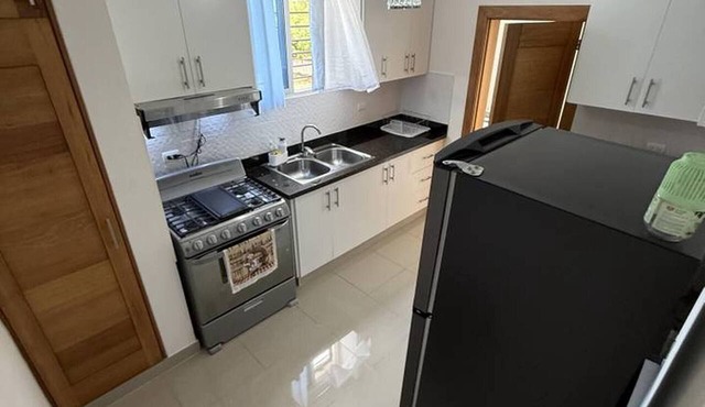 2BR Apt Near HOMS & Airport w Parking w WiFi in Santiago de los Caballeros