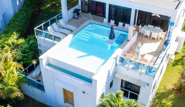 3-bedroom Villa in terrific Sosúa with Infinity Pool ,Ocean View,Pool Table,Bar