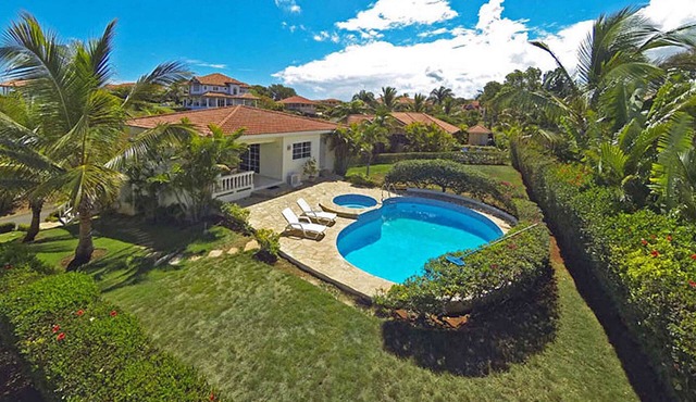 3BD villa with private pool, guest-friendly and walking distance to everything in Sosúa