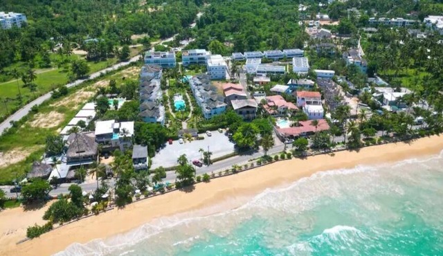 3BR Renovated Beachfront Condo + Cooking/Cleaning in Las Terrenas