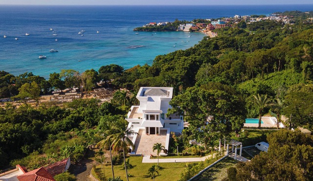 5 mins to Sosua beach - Hilltop villa with pool