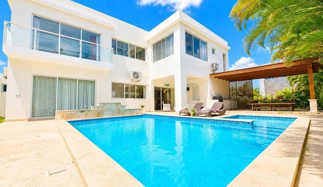 5bd Corner Lot Villa|Private Pool, Sleeps up to 14 in Sosúa