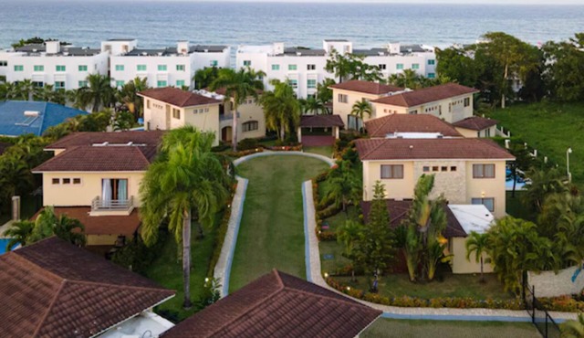 6 bedroom Villa steps from the beach in Sosúa