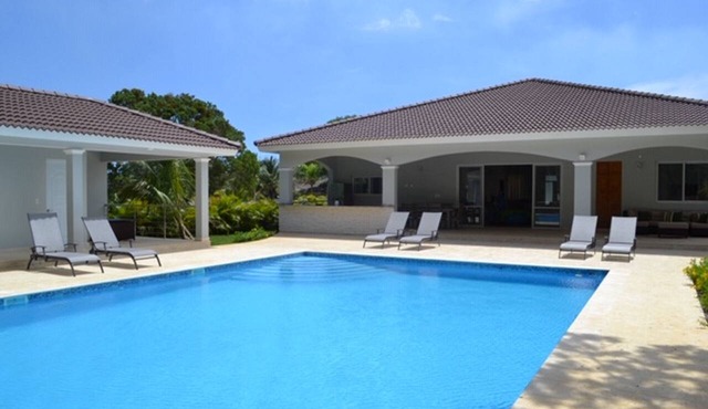 6BD new guest-friendly villa with private pool in downtown Sosua in Sosúa