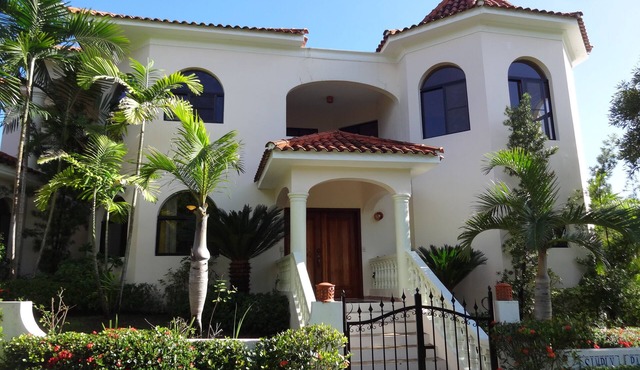 Affordable Luxury, Oceanview Villa Sleeps 14, full staff and personal chef