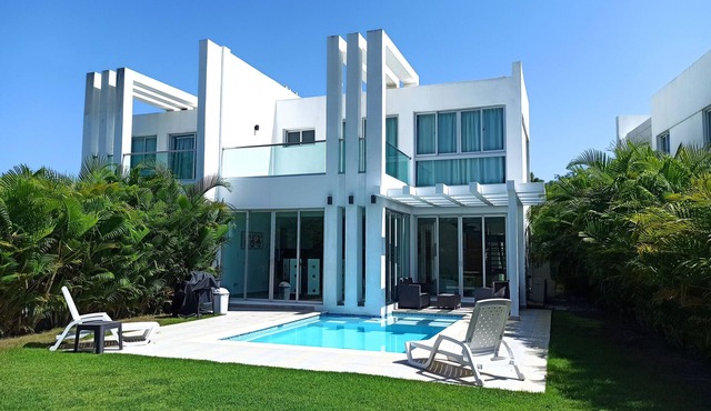 Amazing Villa With Private Pool. in Playa Nueva Romana