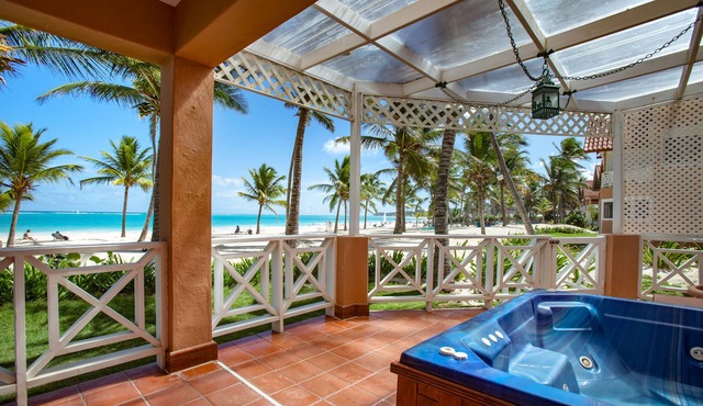 Apartment on fantastic beach!