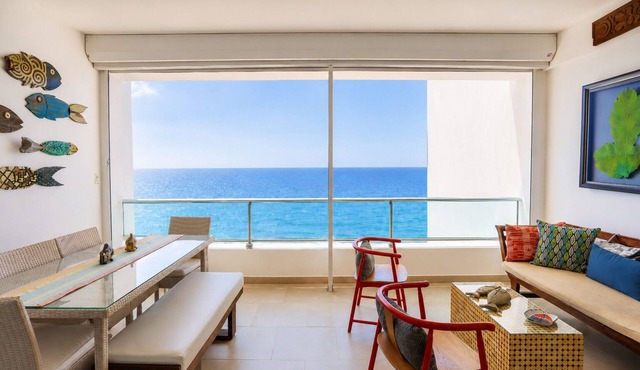 Beachfront 11th Floor | King Bed | Panoramic Views