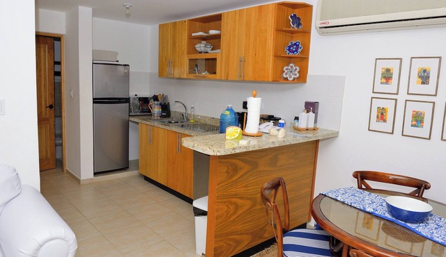Beachfront Bliss: Cozy 2-Bedroom Rental Sleeps 4-6 with the sand 10 meters away