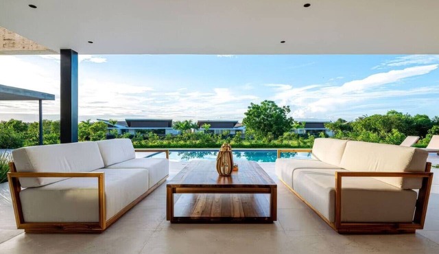 Casa Carina by Luxe Haus–Staff, Pool, Golf Carts