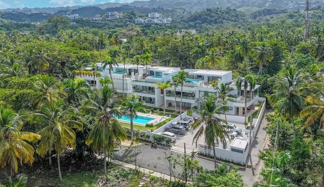Casa Un Dia: Large 4-bedroom apartment with private pool at Las Terrenas.