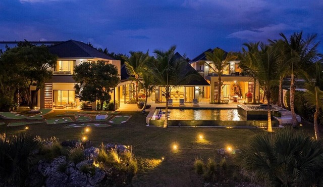 Cayuco 12: Luxury Villa w/Pool, Jacuzzi, Mini Golf, Staff & Golf Cart in Punta Cana