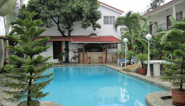 Cental 1BD condo with pool/cable TV/AC/Internet, guest-friendly in Sosúa