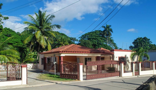 Charming 3-bedroom farmhouse in serene Anadel with WiFi, AC in Anadel