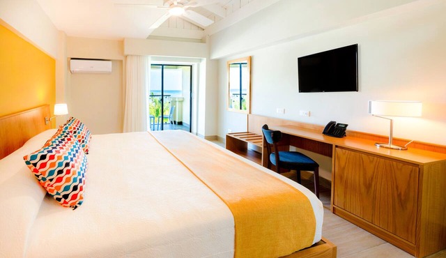 Coral Costa Caribe Beach Resort - All Inclusive in Guayacanes
