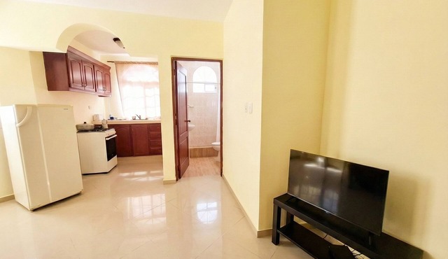 Costambar Ocean Breeze - Beachfront Apartment With Pool