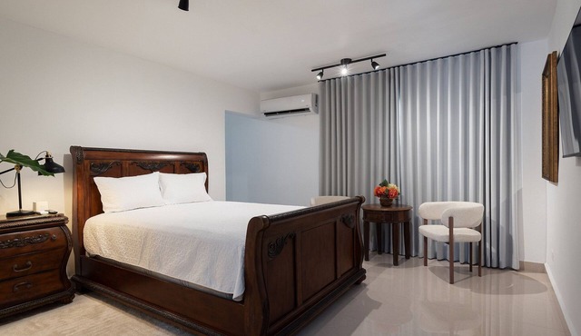 Cozy Studio in Gazcue, Steps to Zona Colonial