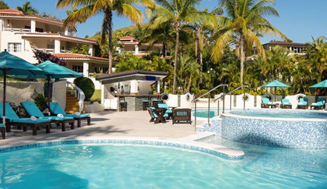 Crown Penthouse Suite Steps to Beach Pools All‑Inclusive Access