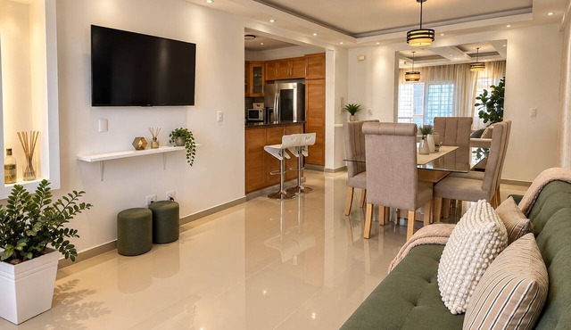 Deluxe 3BD gated Apt near Colegio Iberia with pool in Santiago