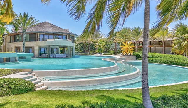 Blue Oasis - Beachfront with breathtaking views