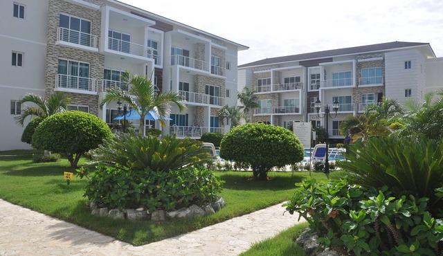 Family-friendly luxury condo in downtown Sosua, walking distance to everything in Sosúa