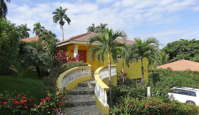 Fully furnished and equipped villa with private pool in central gated residence in Sosúa